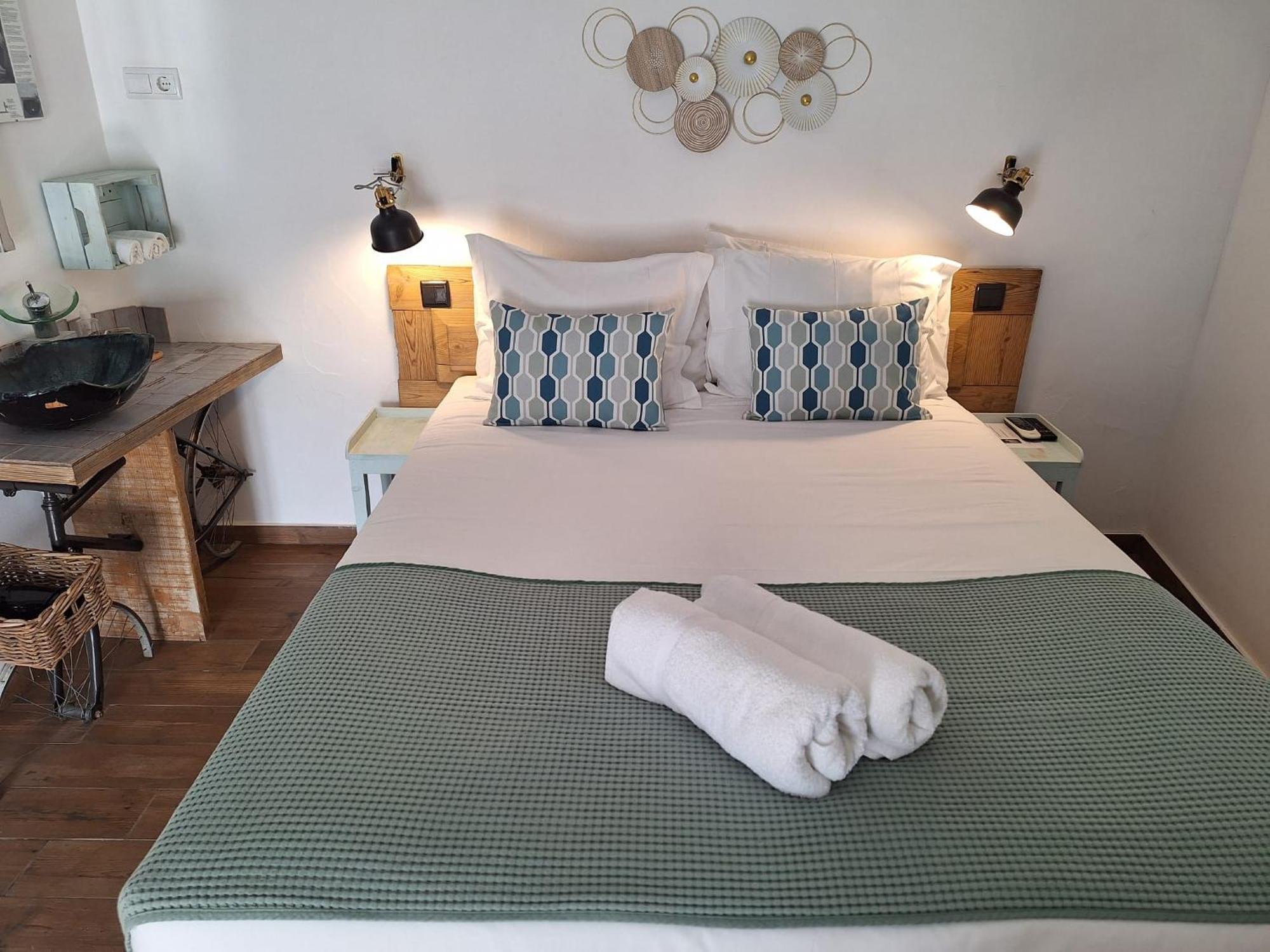 Lovin Book Guesthouse Obidos Bagian luar foto