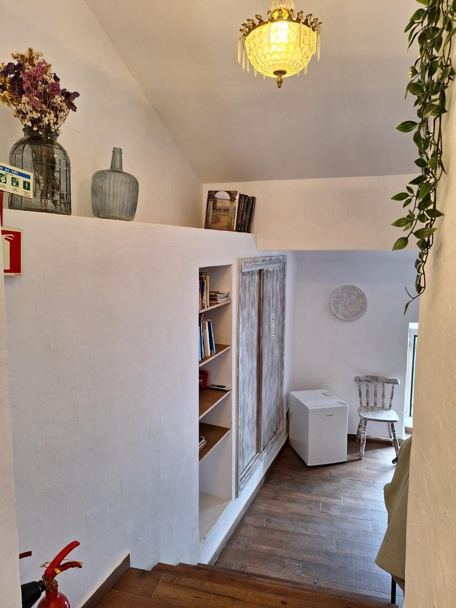 Lovin Book Guesthouse Obidos Bagian luar foto