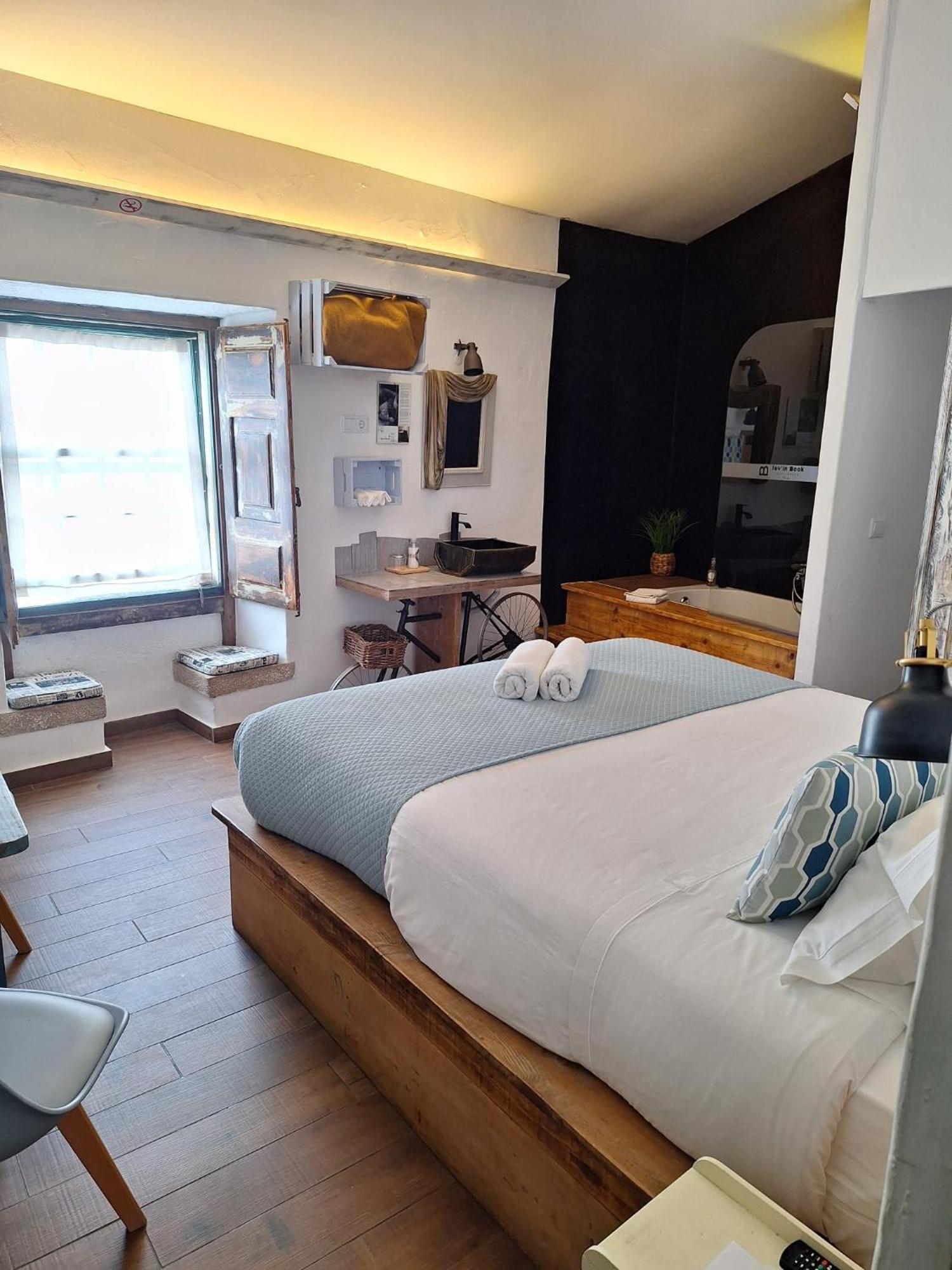 Lovin Book Guesthouse Obidos Bagian luar foto